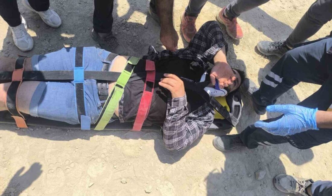 Hatay’ın Altınözü ilçesine bağlı Tokdemir Mahallesi’nde, köy evlerinin inşaatının devam