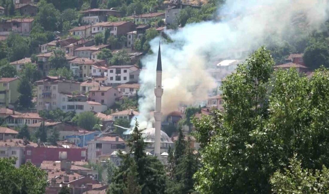 Amasya’da, Fethiye Mahallesi’nde bulunan iki katlı bir evde çıkan yangında