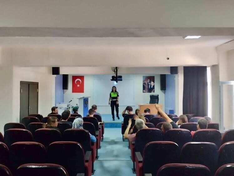 Bilecik ilinde, engelli bireylere trafik güvenliği eğitimi verildi. Bilecik İl