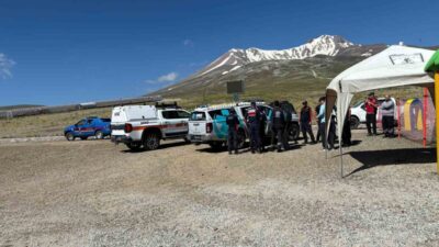 Erciyes Dağı’na tırmanış yapmak üzere yola çıkan 3 kişiden biri