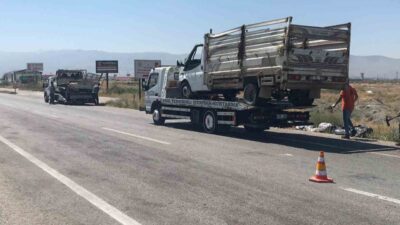Konya’nın Ereğli ilçesinde meydana gelen trafik kazasında, kamyonetlerin çarpışması sonucunda