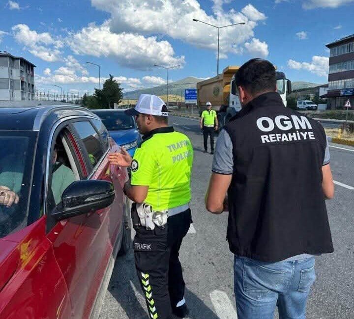 Erzincan Emniyet Müdürlüğü ve Orman İşletme Müdürlüğü ekipleri, orman yangınlarını