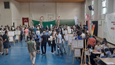 Erzincan Gençlik Merkezi’nde bulunan DENEYAP teknoloji atölyesinde eğitim alan öğrenciler,