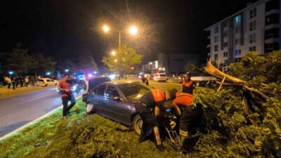 Erzincan’da meydana gelen bir trafik kazasında 2 otomobil çarpıştı ve