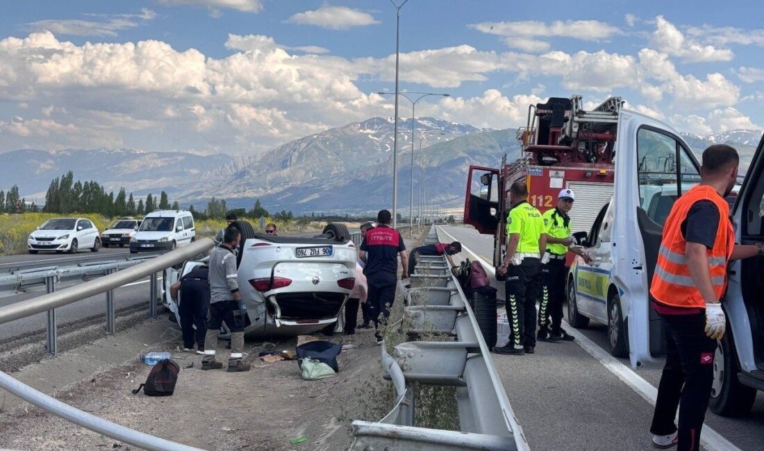 Erzincan’da meydana gelen trafik kazasında, sürücü aracını kontrol edemeyerek aydınlatma