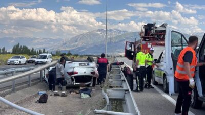 Erzincan’da meydana gelen trafik kazasında, sürücü aracını kontrol edemeyerek aydınlatma