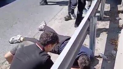 İstanbul’un Esenler ilçesinde bir motosikletin virajı alamayarak bariyerlere çarpması sonucu