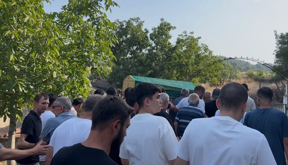 İstanbul’un Esenyurt ilçesinde arkadaşlarıyla birlikte eğlenmeye gittiği sitede 16. kattan