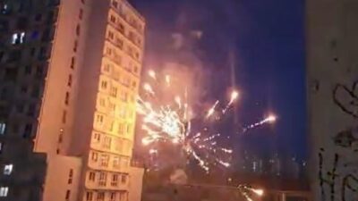 İstanbul’un Esenyurt ilçesinde havai fişeklerle kutlama yapmak isteyen bir yabancı