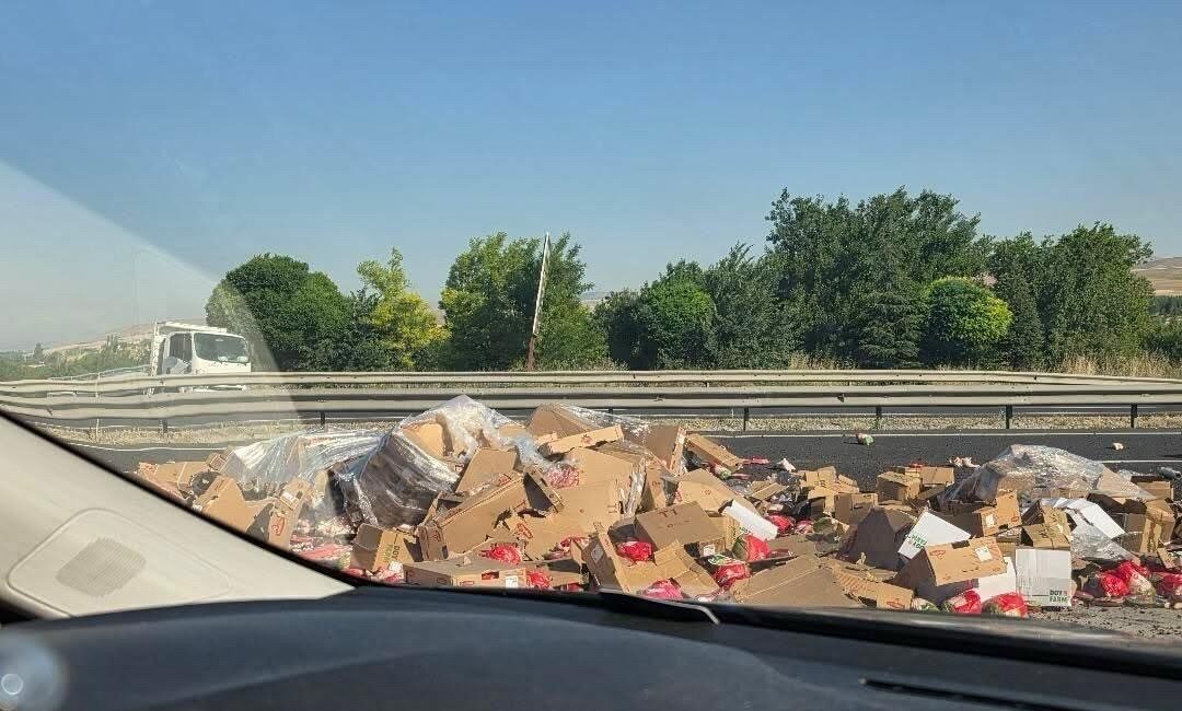 Eskişehir-Ankara kara yolu üzerinde sabah saatlerinde meydana gelen bir kaza