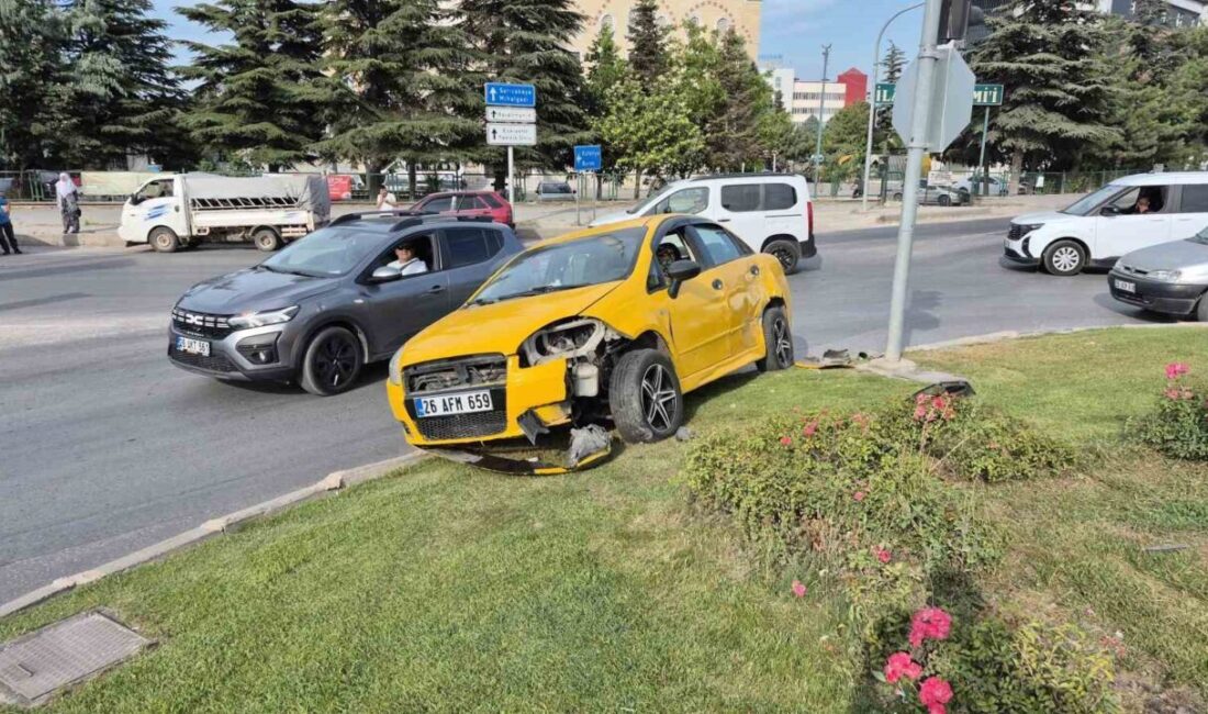 Eskişehir’de meydana gelen bir trafik kazasında, bir araç ile çarpışan