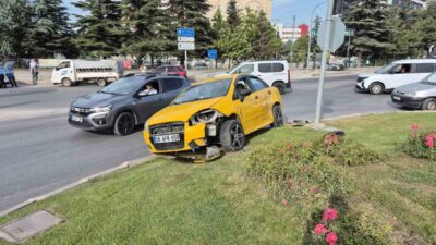 Eskişehir’de meydana gelen bir trafik kazasında, bir araç ile çarpışan