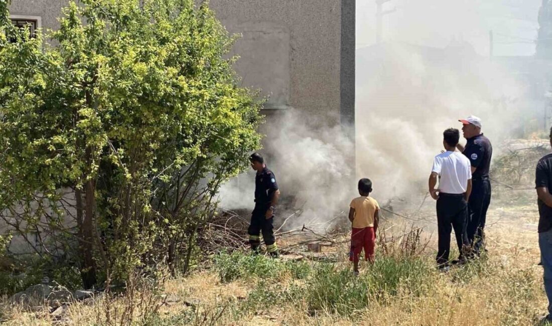 Eskişehir’deki Fevziçakmak Mahallesi’nde meydana gelen iki yangın, itfaiye ekipleri tarafından