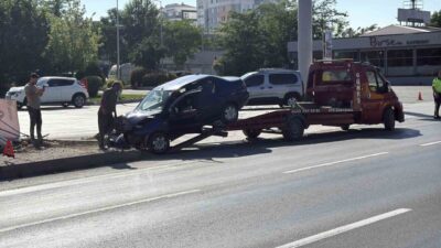 Eskişehir’de meydana gelen bir trafik kazasında, orta şeritte seyir halinde
