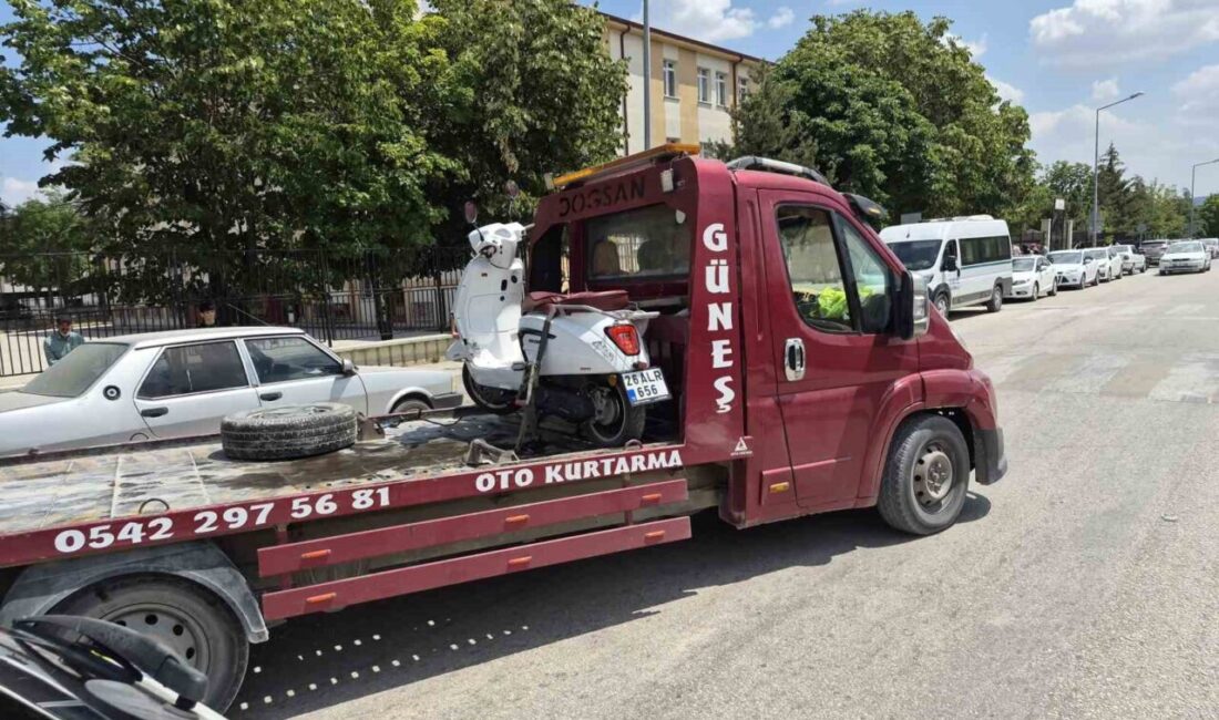 Eskişehir’de bir motosiklet sürücüsü, hatalı bir U dönüşü yapan hafif