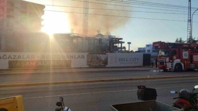 Eskişehir’deki bir inşaatta meydana gelen yangın, itfaiye ekiplerinin titiz çalışması