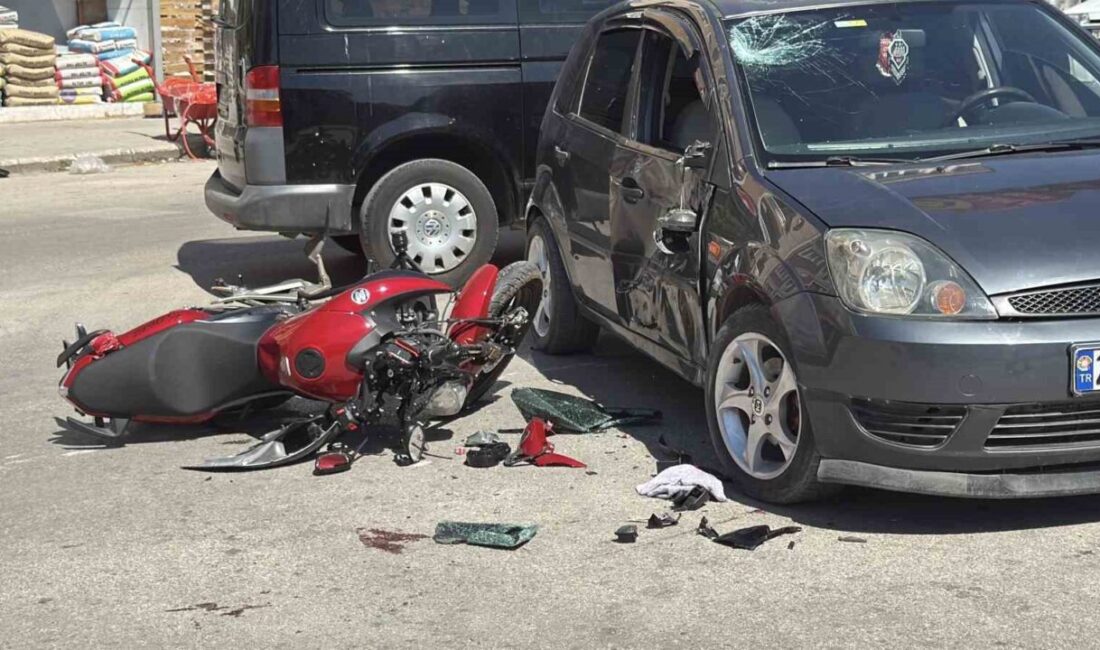Eskişehir’de bir motosiklet sürücüsü, manevra yapan bir otomobile yan taraftan
