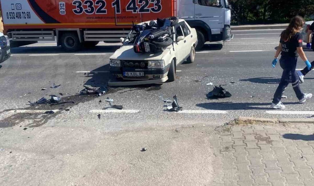 Eskişehir’de meydana gelen trafik kazasında otomobil ile motosiklet çarpıştı, sonucunda