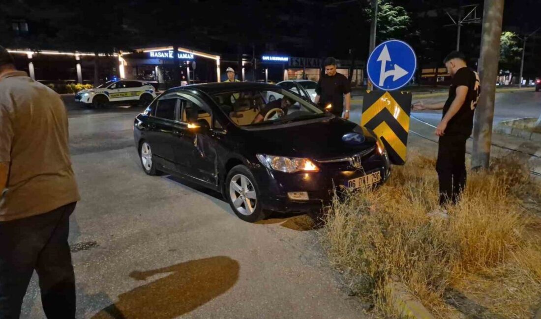 Eskişehir’de otomobil ile ticari taksinin karıştığı trafik kazasında maddi hasar