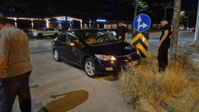 Eskişehir’de otomobil ile ticari taksinin karıştığı trafik kazasında maddi hasar