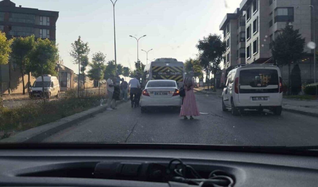 Eskişehir’de, bir otomobilin servis aracına arkadan çarpması sonucu meydana gelen