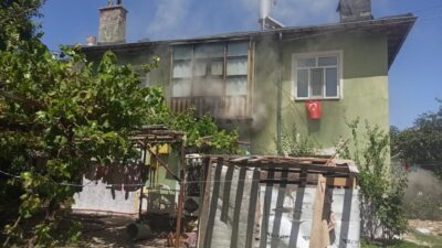 Seydişehir ilçesindeki bir dairede çıkan yangında, evde mahsur kalan beş