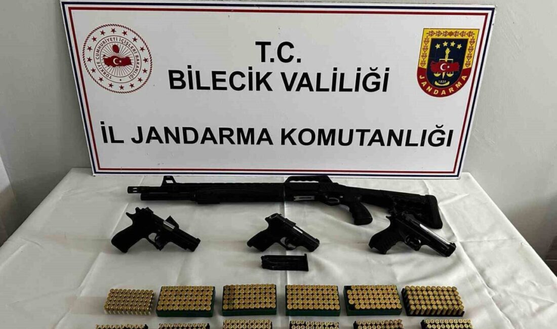 Bilecik ilinde jandarma ekipleri tarafından bir eve düzenlenen operasyonda tabanca,