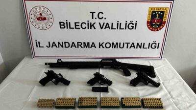 Bilecik ilinde jandarma ekipleri tarafından bir eve düzenlenen operasyonda tabanca,