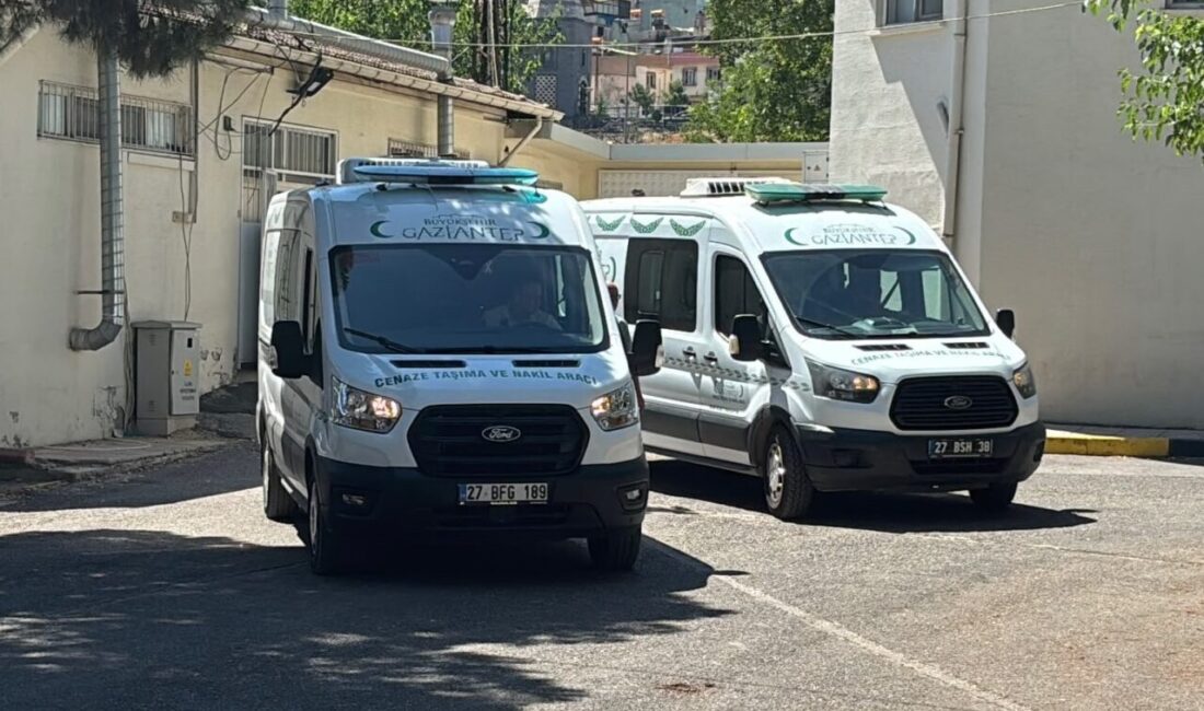 Gaziantep’in İslahiye ilçesinde bir kadın, evinin bahçesindeki havuzda hareketsiz halde