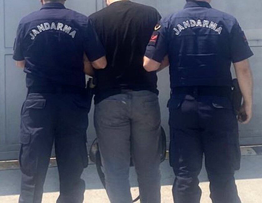 Atakum ilçesinde ikamet eden bir şahsın evinde uyuşturucu madde bulundurduğu