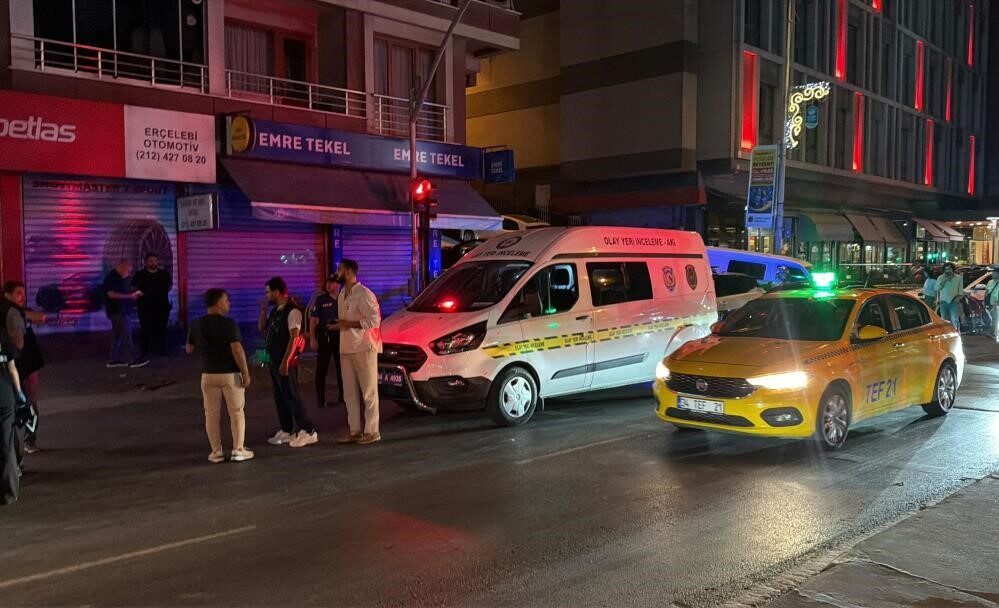 Eyüpsultan’daki bir galeri dükkanında meydana gelen silahlı saldırı sonucunda yaralanan
