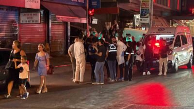 Eyüpsultan ilçesindeki bir oto galeriye yapılan silahlı saldırıda, motosikletli 2