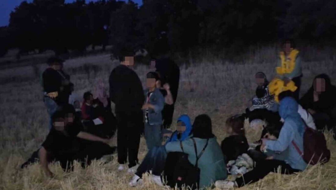 Ezine ilçesinde Sahil Güvenlik birimleri, karada 7’si çocuk toplam 32