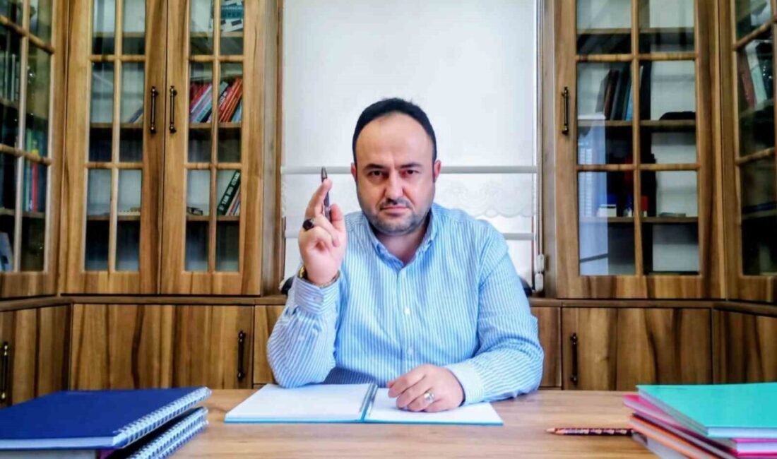 Manisa-Turgutlu karayolunda bulunan Karaoğlanlı Kavşağı’nda meydana gelen trafik kazalarına işaret