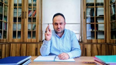 Manisa-Turgutlu karayolunda bulunan Karaoğlanlı Kavşağı’nda meydana gelen trafik kazalarına işaret