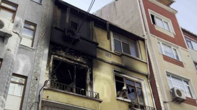 Fatih’te bulunan 2 katlı bir binada meydana gelen yangın sonrasında