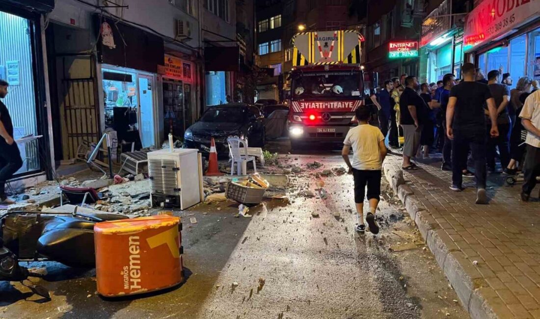 İstanbul’un Fatih ilçesinde, 4 katlı bir binanın çatısındaki beton parçaları