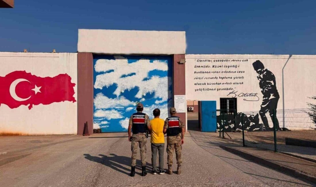 Gaziantep’te jandarma ekipleri tarafından FETÖ/PDY silahlı terör örgütüne üyelik suçundan
