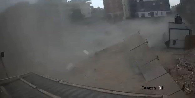İstanbul’un Avcılar ilçesinde, dün meydana gelen şiddetli fırtına bir inşaat