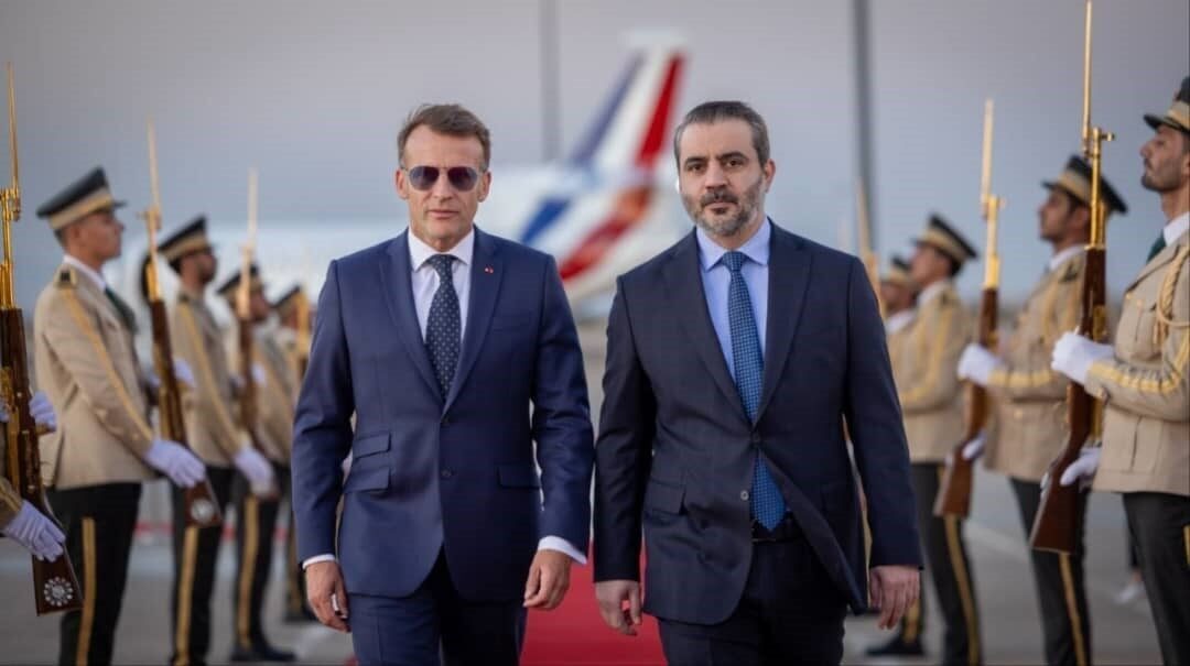 Fransa Cumhurbaşkanı Emmanuel Macron, resmi ziyaret için Suriye’ye geldi. Macron,