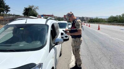 Gaziantep’te Jandarma ekipleri tarafından gerçekleştirilen denetimler sonucunda 25 aranan şahısın