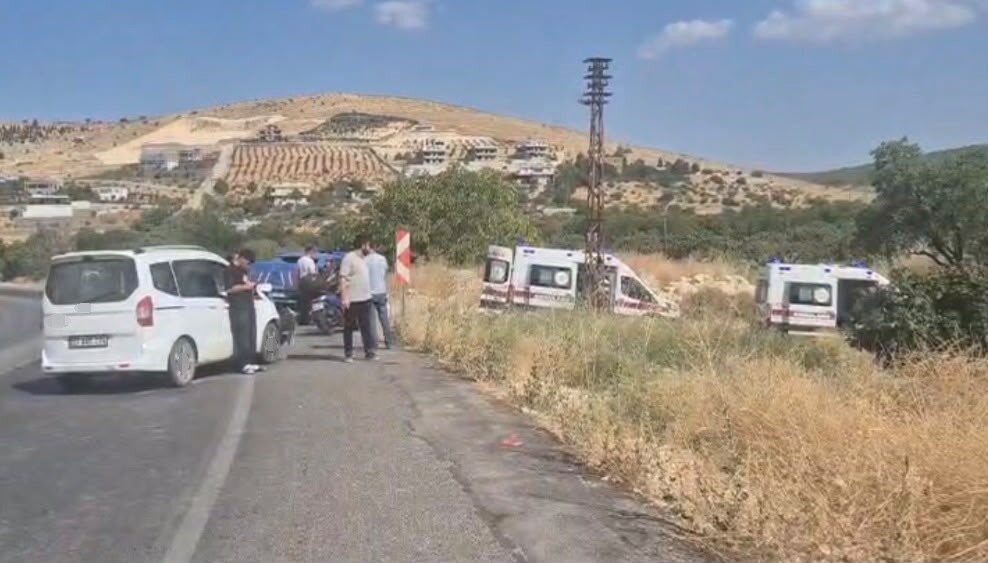 Gaziantep’te meydana gelen trafik kazasında, bir hafif ticari araç ile