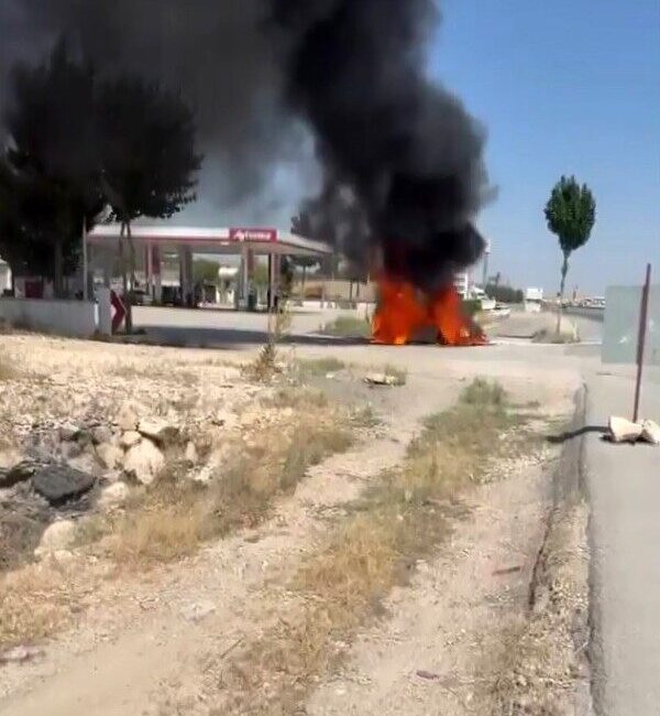 Gaziantep’te, Gaziantep-Nizip D-400 kara yolu üzerinde seyir halinde olan bir