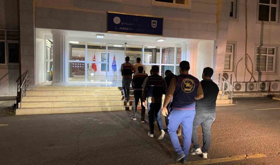 Gaziantep’in Şahinbey ilçesinde, kendilerini polis olarak tanıtarak bir vatandaşı, yaklaşık