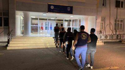 Gaziantep’in Şahinbey ilçesinde, kendilerini polis olarak tanıtarak bir vatandaşı, yaklaşık