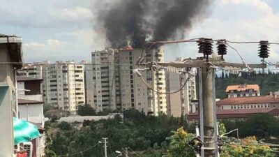 Kocaeli’nin Gebze ilçesinde bulunan bir binanın çatısında çıkan yangın, itfaiye
