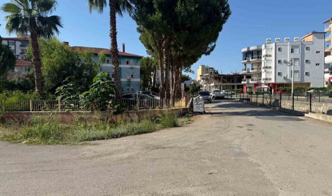 Serik ilçesinde gece yarısı sokak ortasında atılan havai fişek, mahalle