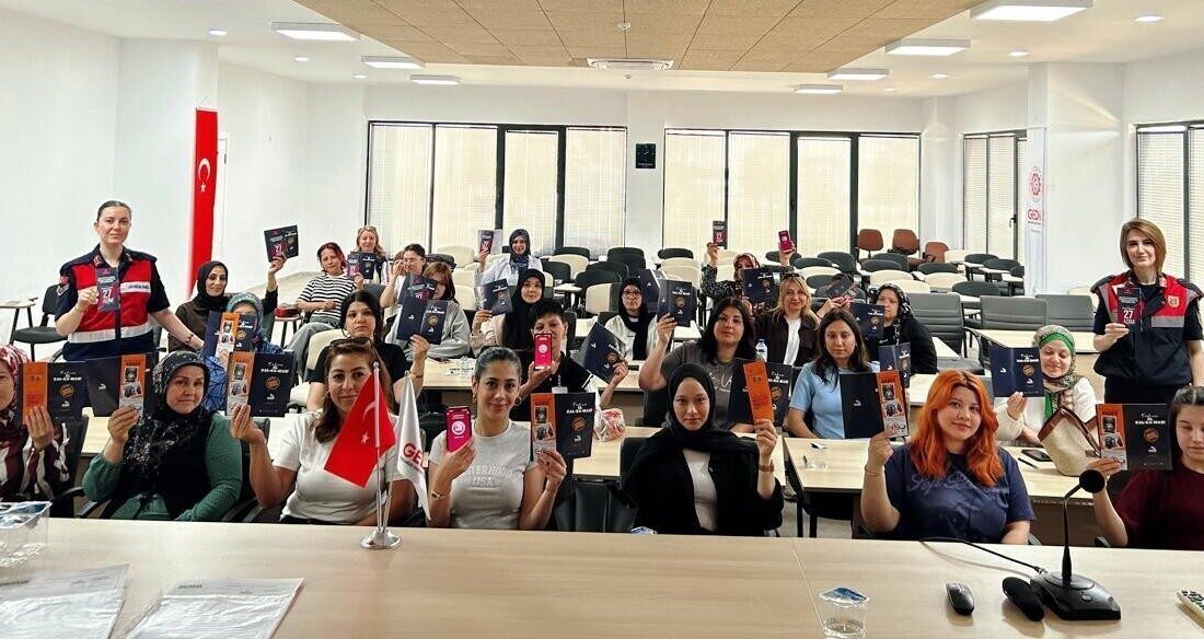 Kütahya İl Jandarma Komutanlığı, kadınların şiddet durumlarında hızlıca yardım talep