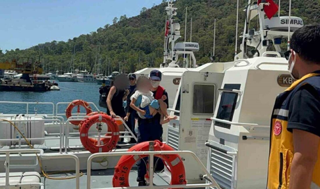 Muğla’nın Fethiye ilçesi açıklarında seyreden bir gezi teknesinde rahatsızlanan bir
