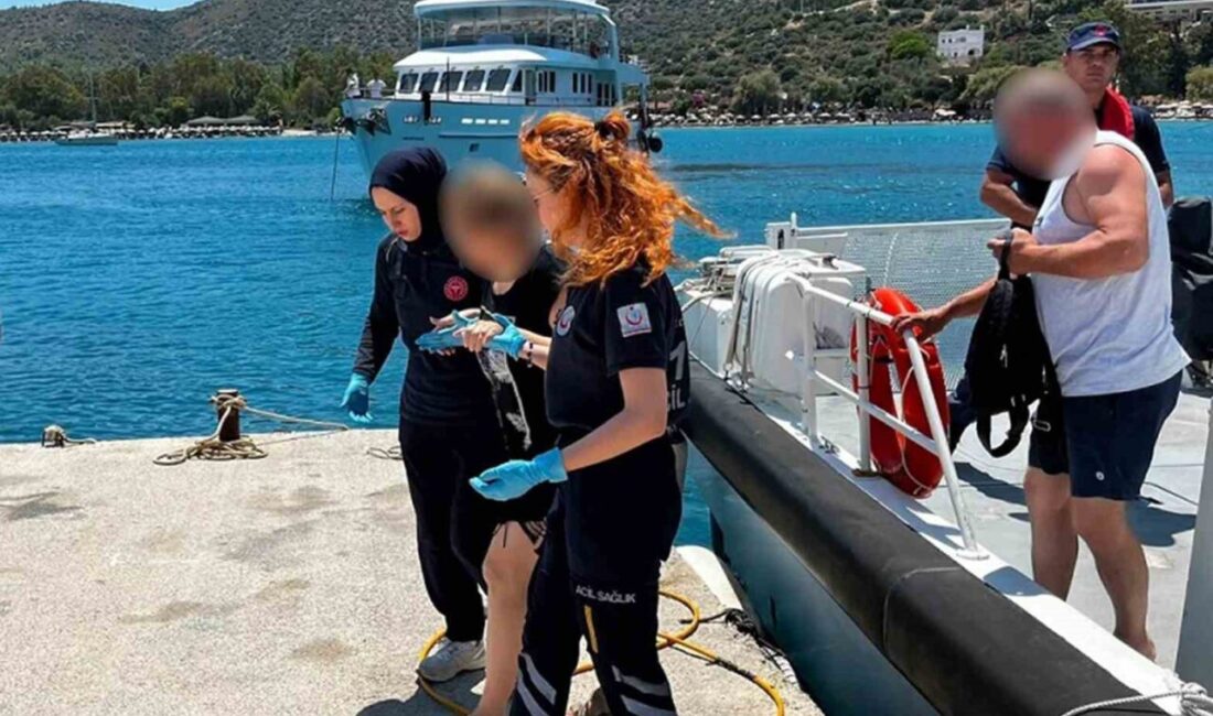 Muğla’nın Datça ilçesi açıklarında seyreden bir tur teknesinde rahatsızlanan bir
